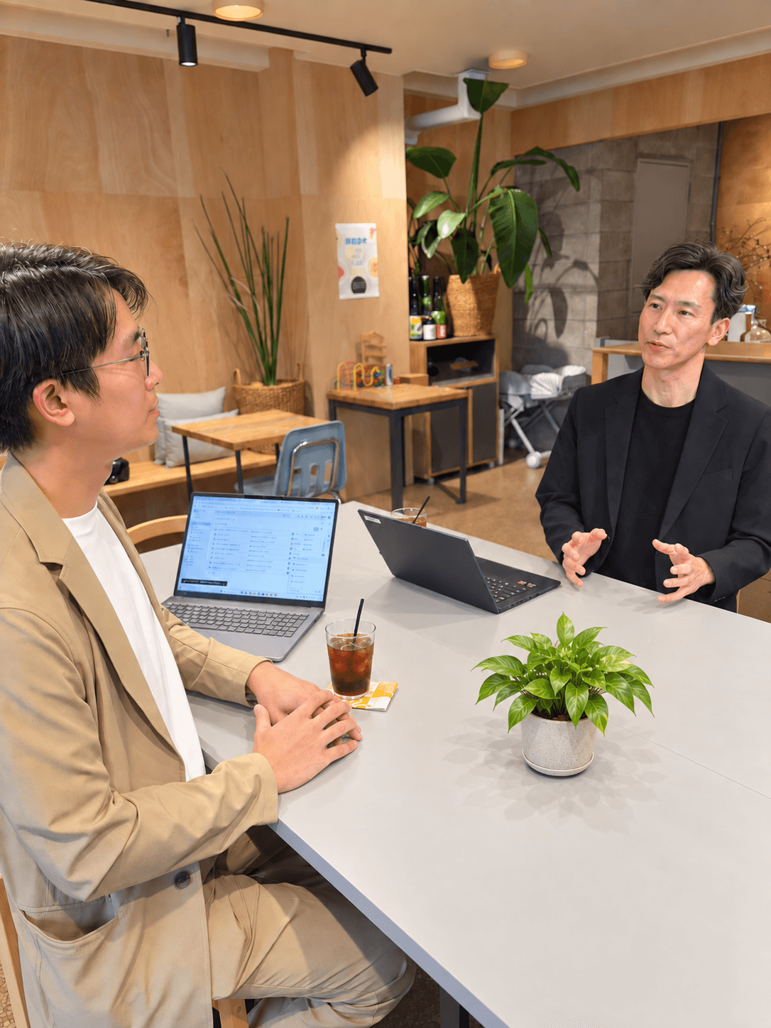 藤屋段ボールと第四北越フィナンシャルグループの対談風景